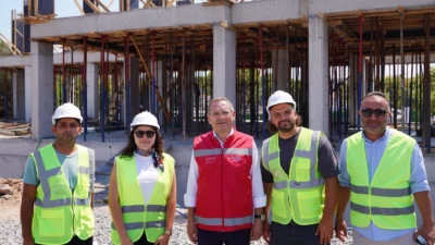 Ayvalık Belediye Başkanı Mesut Ergin, yapımı devam eden Yeni Mahalle