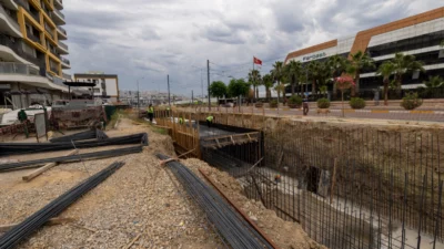 İzmir Büyükşehir Belediyesi İZSU Genel Müdürlüğü'nün Çiğli Balatçık Mahallesi'nde sürdürdüğü