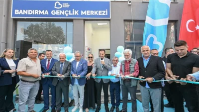 Balıkesir Büyükşehir Belediye Başkanı Ahmet Akın, Bandırma’da ikinci Gençlik Merkezi’ni
