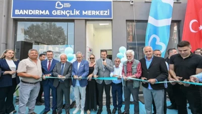 Balıkesir Büyükşehir Belediye Başkanı Ahmet Akın, Bandırma’da ikinci Gençlik Merkezi’ni