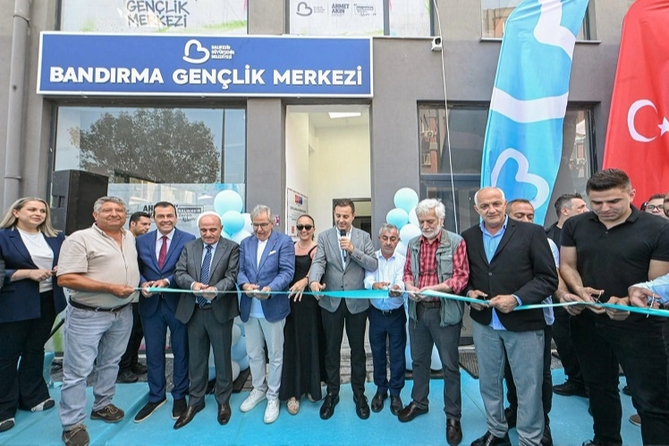 Balıkesir Büyükşehir Belediye Başkanı Ahmet Akın, Bandırma’da ikinci Gençlik Merkezi’ni