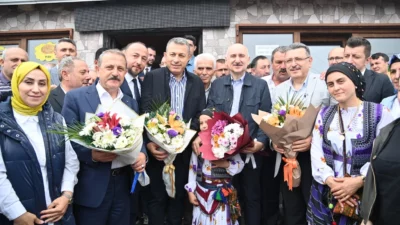 Karadağ Yaylası’nda düzenlenen etkinlikte vatandaşlarla bir araya gelen Trabzon Büyükşehir