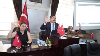 Yenişehir Belediye Başkanı Ercan Özel, son günlerde kamuoyunda kasıtlı olarak