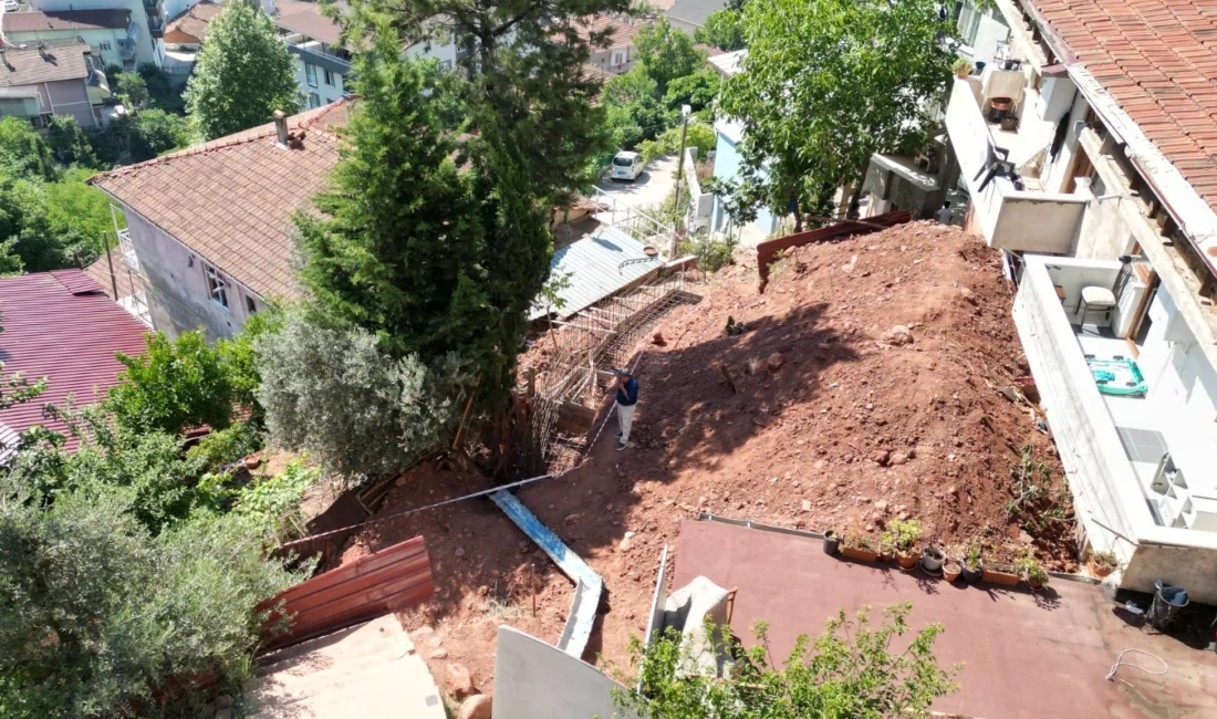 İzmit Belediyesi Fen İşleri Müdürlüğü ekipleri, Serdar Mahallesi Bahri Sokak’ta