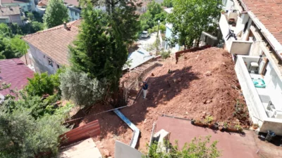 İzmit Belediyesi Fen İşleri Müdürlüğü ekipleri, Serdar Mahallesi Bahri Sokak’ta