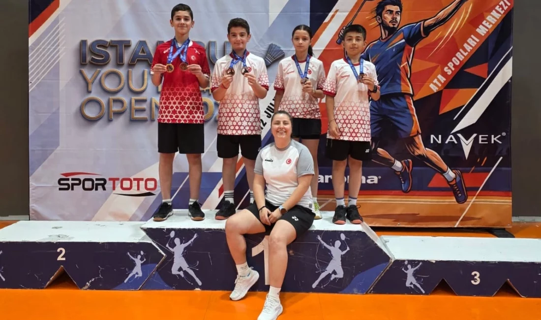 Bursa Büyükşehir Belediyespor Kulübü sporcuları, İstanbul Youth Open Badminton Turnuvası’nda