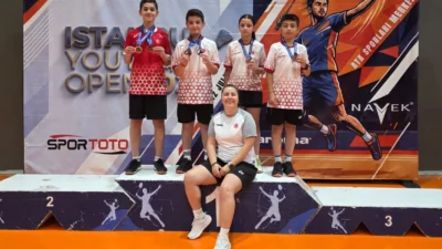 Bursa Büyükşehir Belediyespor Kulübü sporcuları, İstanbul Youth Open Badminton Turnuvası’nda