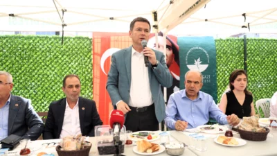 Bursa Osmangazi Belediye Başkanı Erkan Aydın, mahalle ziyaretleri kapsamında Çirişhane Mahallesi