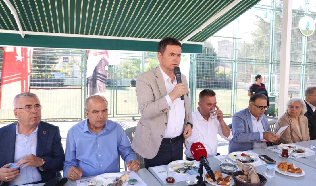 Bursa'da Osmangazi Belediye Başkanı Erkan Aydın, mahalle buluşmaları kapsamında Gülbahçe