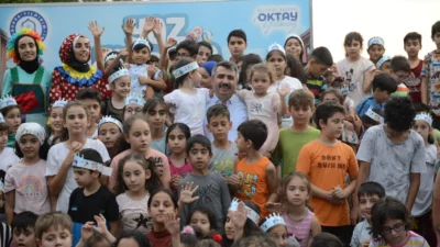 Bursa Yıldırım Belediyesi’nin düzenlediği ‘Geleneksel Mahalle Çocuk Şenlikleri’ renkli görüntülerle başladı.