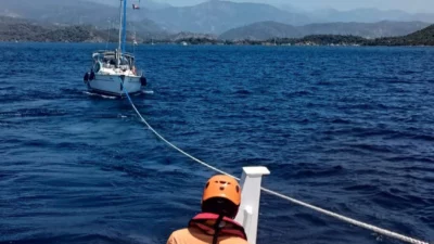 Muğla'nın Dalaman ilçesi açıklarında makine arızası nedeniyle sürüklenen ve içinde