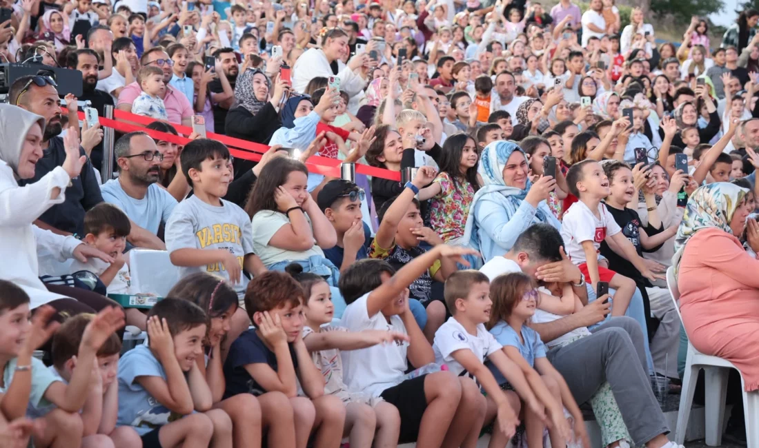 Gebze Belediyesi tarafından düzenlenen Eskihisar Kalesi Kültür Sanat Akşamları, çocuklara