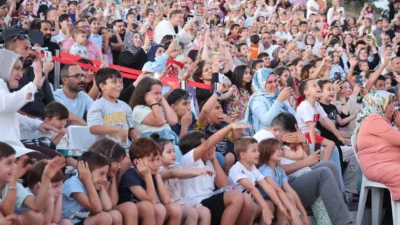 Gebze Belediyesi tarafından düzenlenen Eskihisar Kalesi Kültür Sanat Akşamları, çocuklara
