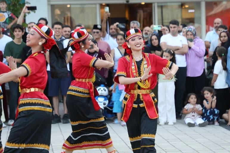 Bursa'da İnegöl Belediyesi’nin düzenlediği 39. Uluslararası Kültür Sanat Festivali, dış