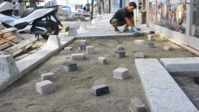 Giresun Belediyesi, kent genelinde cadde ve sokaklarda yürüttüğü yenileme çalışmalarına