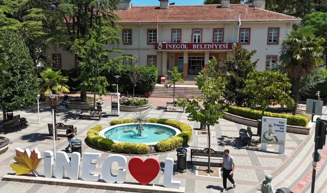 İnegöl Belediye Başkanı Alper Taban, eski belediye binasının Gençlik ve