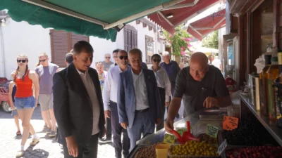 İzmir Büyükşehir Belediye Başkanı Dr. Cemil Tugay, Seferihisar'da devam eden
