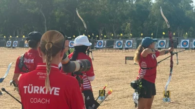 İzmir Büyükşehir Belediyesi Spor Kulübü çatısı altında bireysel ve takım