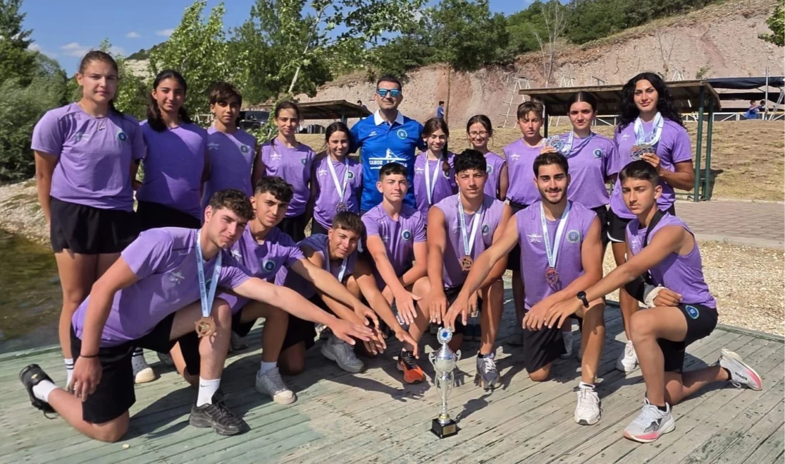 Bursa Büyükşehir Belediyespor Kulübü sporcuları, Durgunsu Kano Türkiye Kupası'nda 3