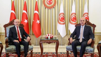CHP Grup Başkanı Özgür Özel'in grup toplantısında yeni parti kurulacağını