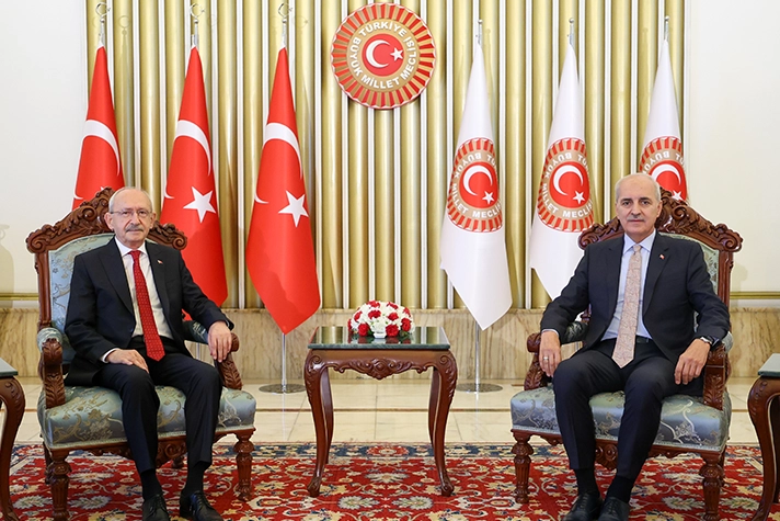 CHP Grup Başkanı Özgür Özel'in grup toplantısında yeni parti kurulacağını
