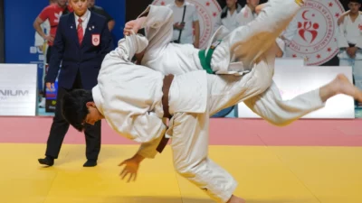 Kocaeli Büyükşehir Belediyesi’nin ev sahipliğinde düzenlenen Emre Yazgan Uluslararası Judo Turnuvası’nda