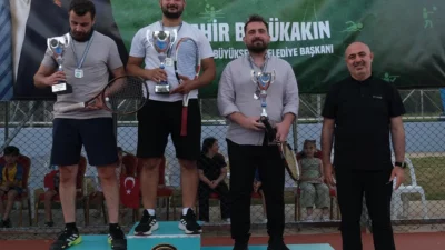 Kocaeli Büyükşehir Belediyesi tarafından gerçekleştirilen Herkes İçin Spor Tenis Turnuvası’nda