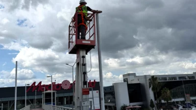 Kocaeli Büyükşehir Belediyesi, kent genelinde bulunan üst geçitlerin güvenli ve