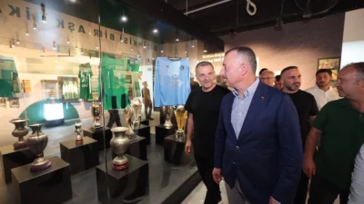 Kocaeli Büyükşehir Belediye Başkanı Tahir Büyükakın, Büyükşehir Belediyesi desteğiyle hayata