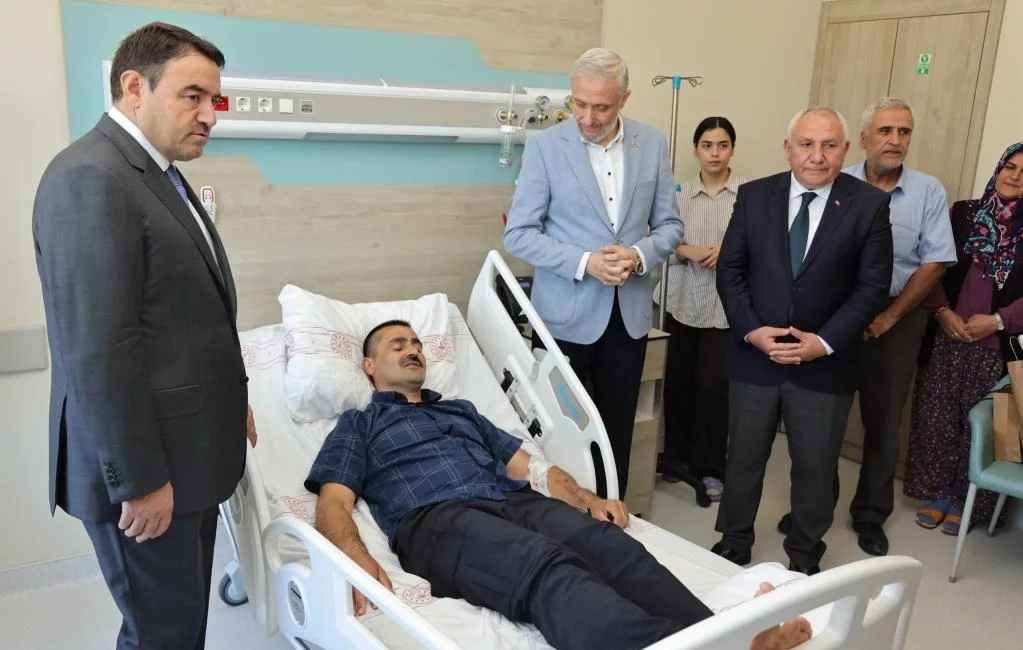 Kütahya Belediye Başkan Yardımcısı Ejderhan Gezer, Kütahya Şehir Hastanesi yerleşkesinde