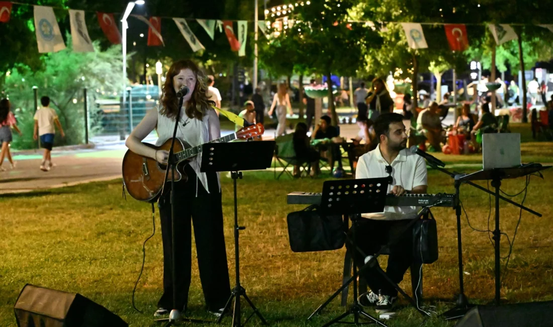 Manisa Büyükşehir Belediyesi tarafından düzenlenen “Akustik Yaz Akşamları” etkinliği, Laleli