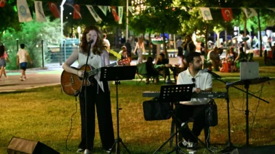 Manisa Büyükşehir Belediyesi tarafından düzenlenen “Akustik Yaz Akşamları” etkinliği, Laleli