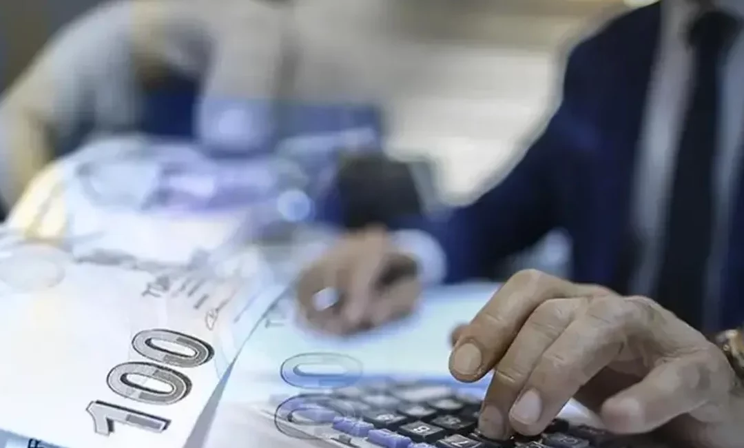 Milli Eğitim Bakanlığı’nda görev yapan ve daha önce öğretmenlik hizmeti