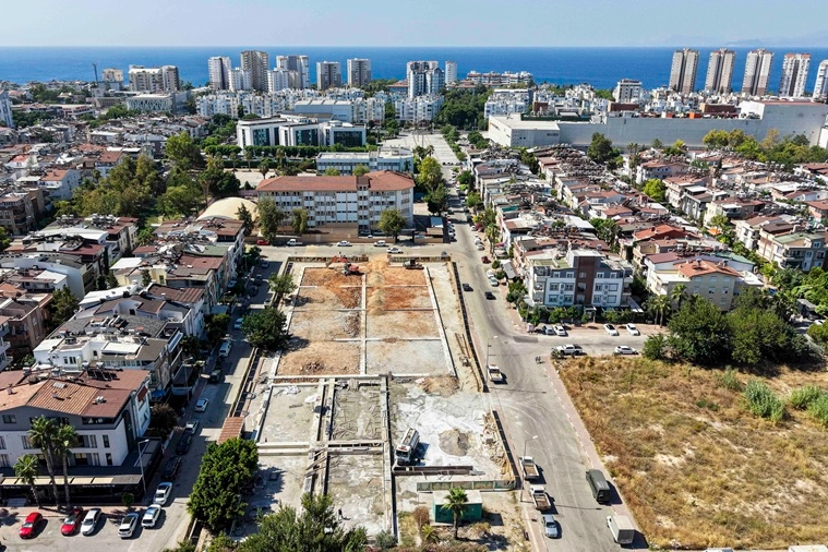 Antalya Muratpaşa Belediyesi, Fener Mahallesi’nde 4 tenis ve 4 padel