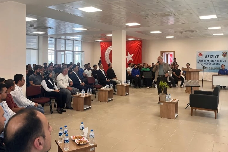 Aziziye Açık Ceza İnfaz Kurumu'nda şiir ve edebiyat söyleşi gerçekleştirildi.