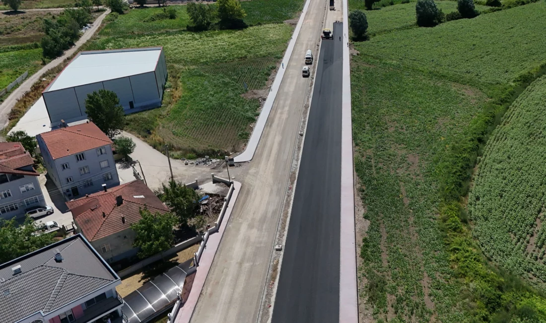Sakarya Büyükşehir Belediyesi, ulaşım altyapısını güçlendirecek çalışmalara devam ederken, trafik