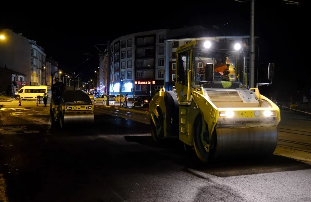 Eskişehir Büyükşehir Belediyesi, "Şehir Uyurken Büyükşehir Mesaide" anlayışıyla kent genelindeki