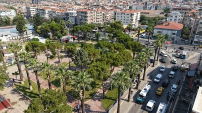İzmir Büyükşehir Belediyesi, Buca'nın simge yeşil alanlarından Şirinyer Parkı'nı daha