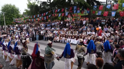 Trabzon Büyükşehir Belediyesi’nin ev sahipliğinde düzenlenen 4. Uluslararası Trabzon Horon