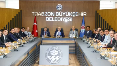 Trabzon Büyükşehir Belediyesi ev sahipliğinde düzenlenen toplantıda, şehrin sürdürülebilir şehircilik,