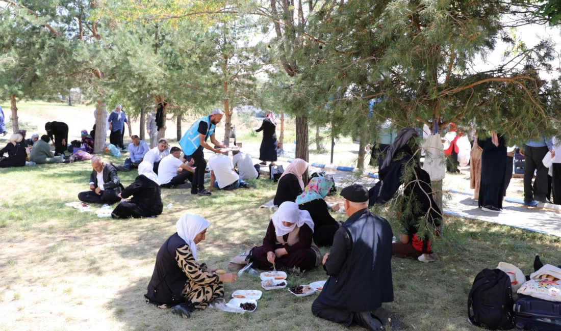 Van Büyükşehir Belediyesi tarafından düzenlenen etkinlikte yaşlı bireyler, Tuşba ilçesine