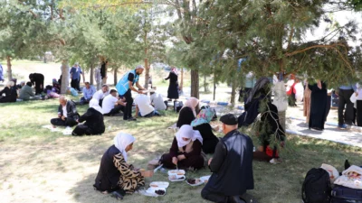 Van Büyükşehir Belediyesi tarafından düzenlenen etkinlikte yaşlı bireyler, Tuşba ilçesine