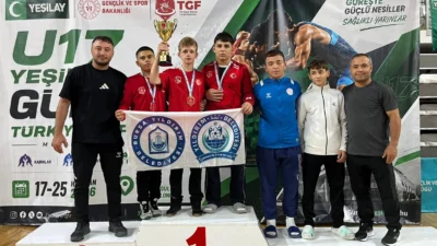 Yıldırım Belediyespor, Sivas’ta düzenlenen U17 Yıldızlar Güreş Şampiyonası'nı 3 madalya