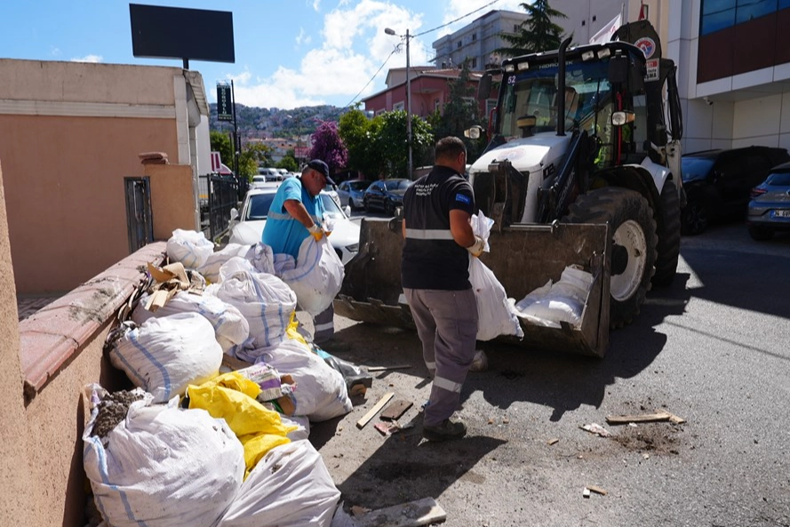 Maltepe Belediyesi, ilçe genelinde sürdürdüğü çevre düzenleme ve temizlik çalışmalarını