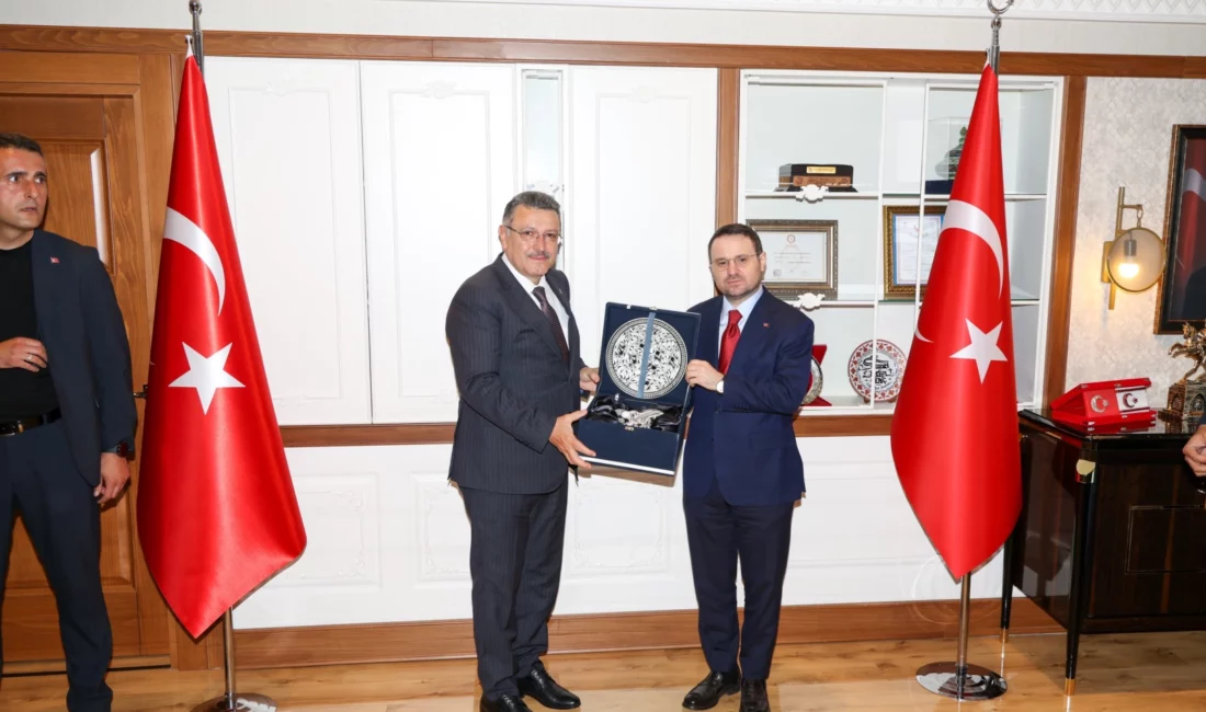 Adalet Bakanı Akın Gürlek, Trabzon Büyükşehir Belediyesi’ne ziyarette bulundu.