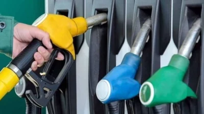 Akaryakıt fiyatlarında yeni zam dalgası bekleniyor. Bu gece benzine 2