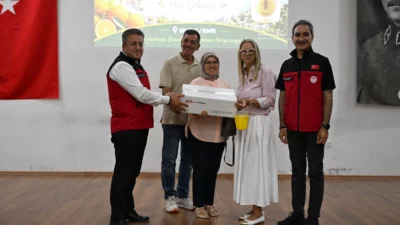 İzmir’in Selçuk ilçesinde, mandarin üretiminde önemli zararlılardan biri olan Akdeniz