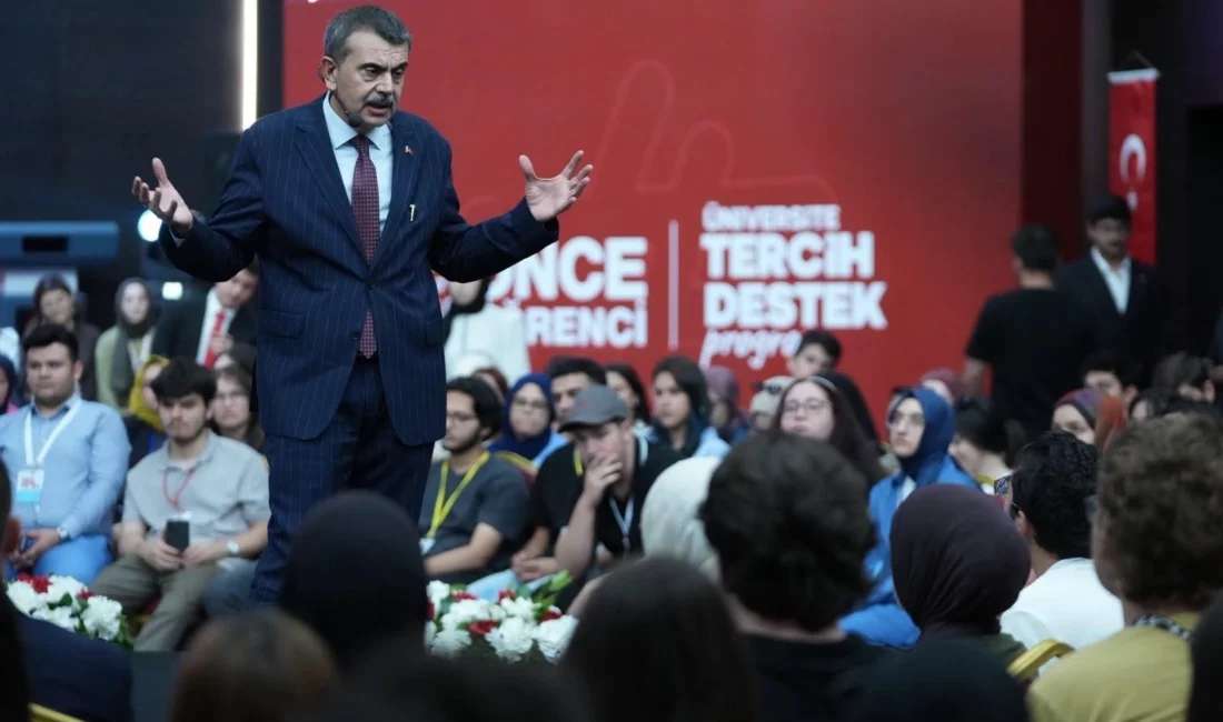 Milli Eğitim Bakanı Yusuf Tekin, Önce Öğrenci platformunun Arnavutköy Belediyesi