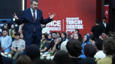 Milli Eğitim Bakanı Yusuf Tekin, Önce Öğrenci platformunun Arnavutköy Belediyesi