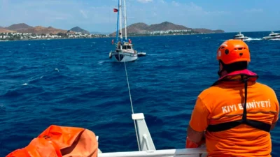 Muğla’nın Bodrum ilçesi Akyarlar Hüseyin Burnu açıklarında makine arızası nedeniyle